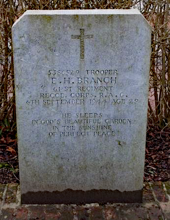 Headstone Kruishoutem Communal Cemetery, Belgium